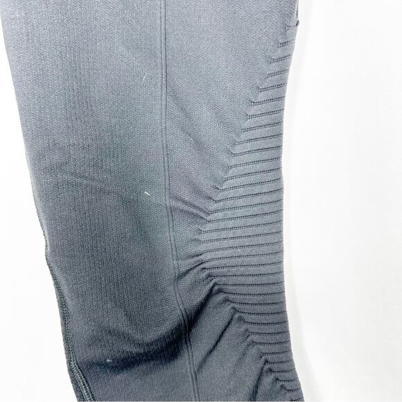 LULULEMON In the Flow Black Capri Leggings in Size 4 - Picture 5 of 6